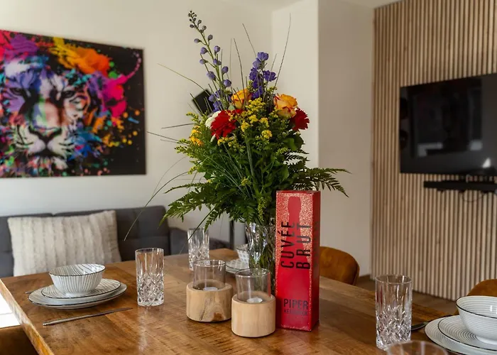 Hideaway Lounge Sure Апартаменты *